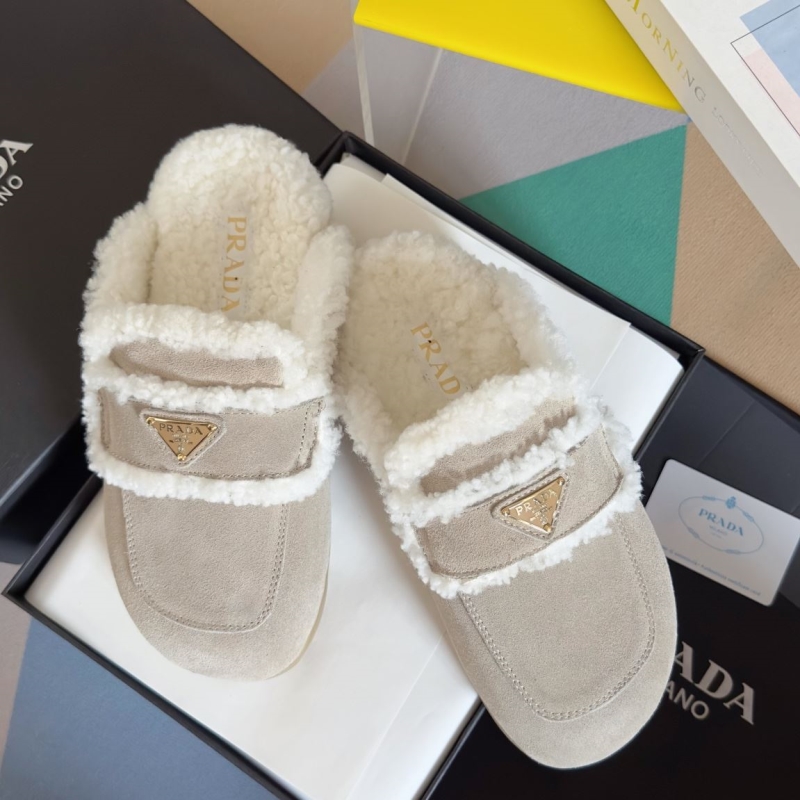 Pra*a slippers